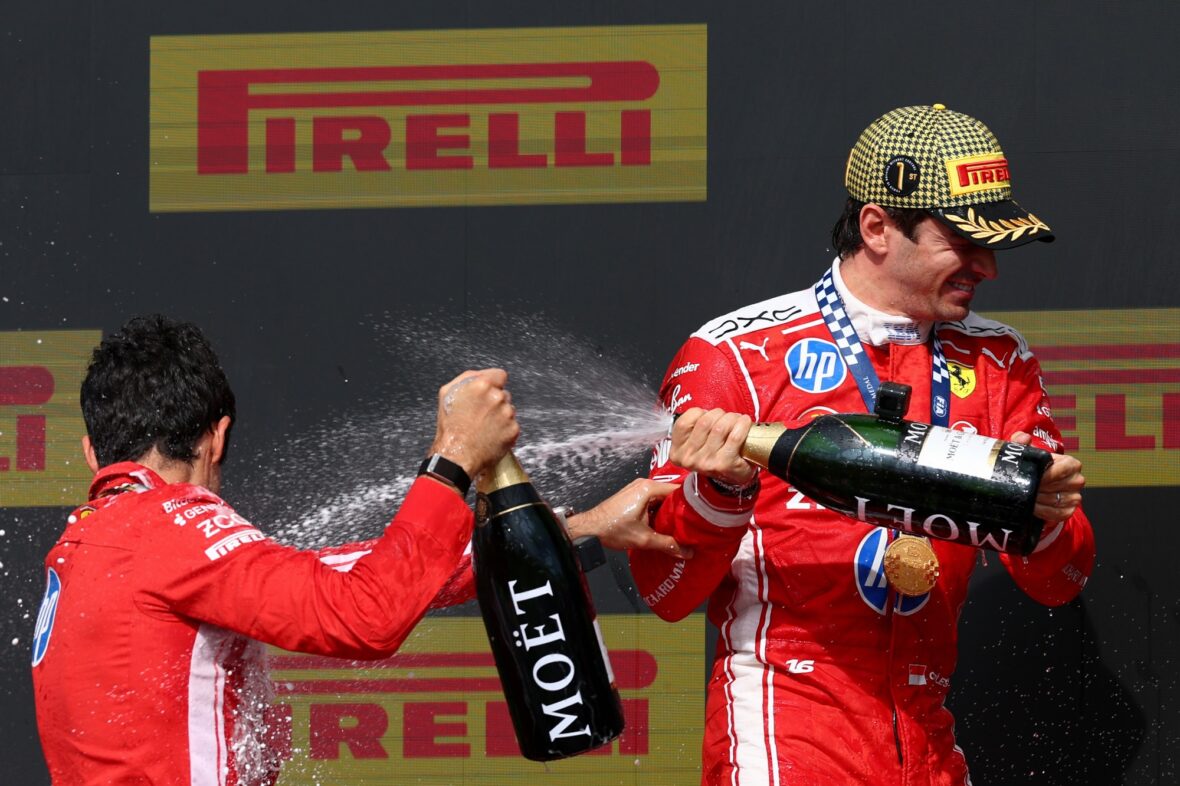 Bryan Bozzi e Charles Leclerc comemoram após o Grande Prêmio da Inglaterra