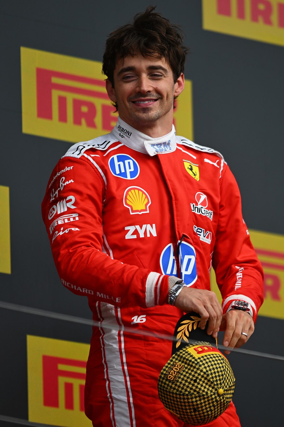 Charles Leclerc comemora sua vitória após o Grande Prêmio da Inglaterra