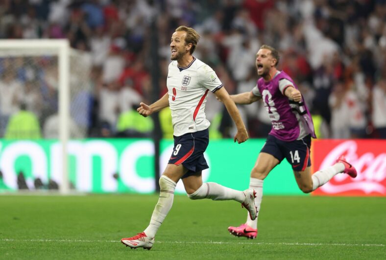 Harry Kane e Jordan Henderson comemoram a vitória da Inglaterra sobre o México na Copa do Mundo de 2026