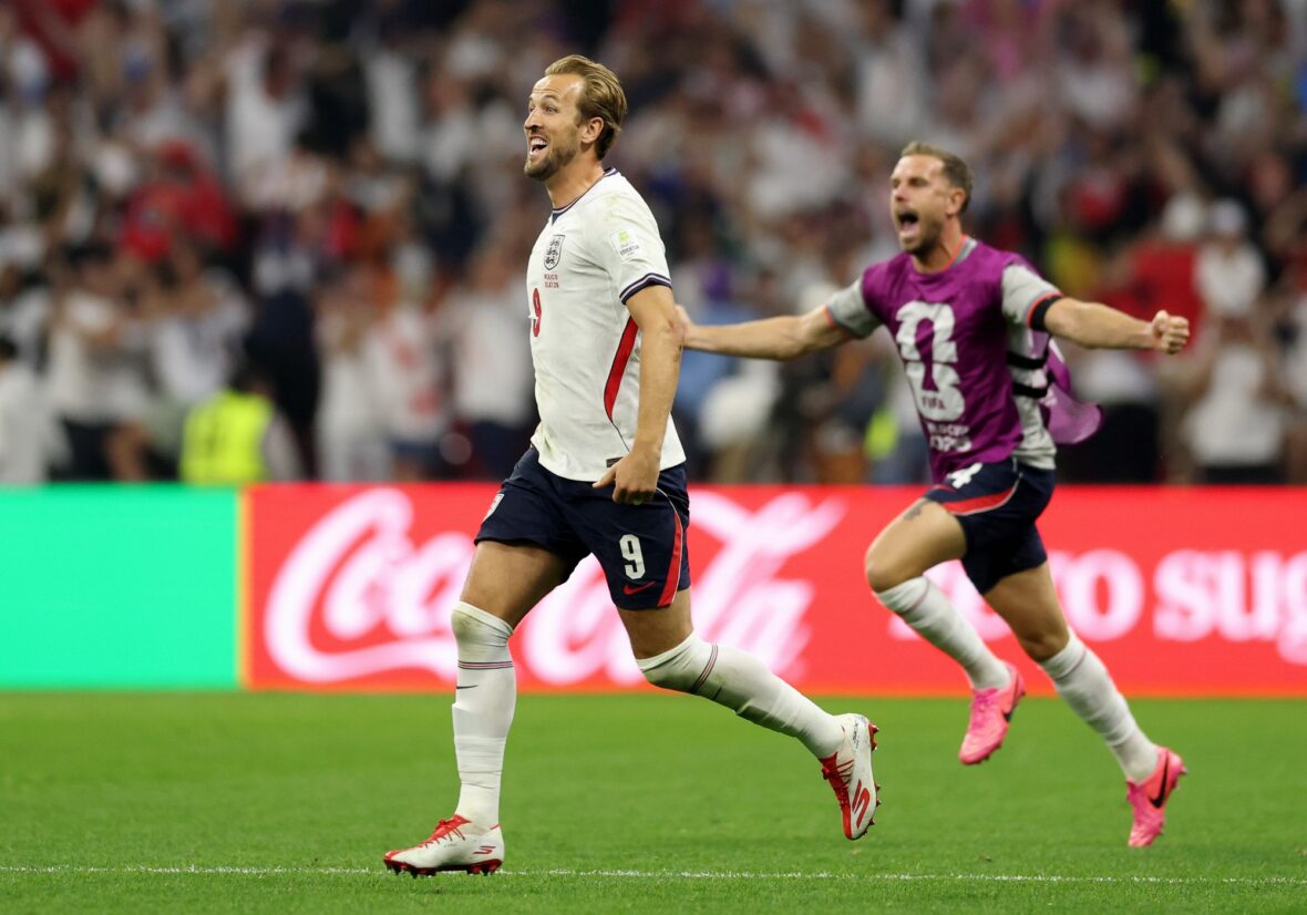 Harry Kane e Jordan Henderson comemoram a vitória da Inglaterra sobre o México na Copa do Mundo de 2026