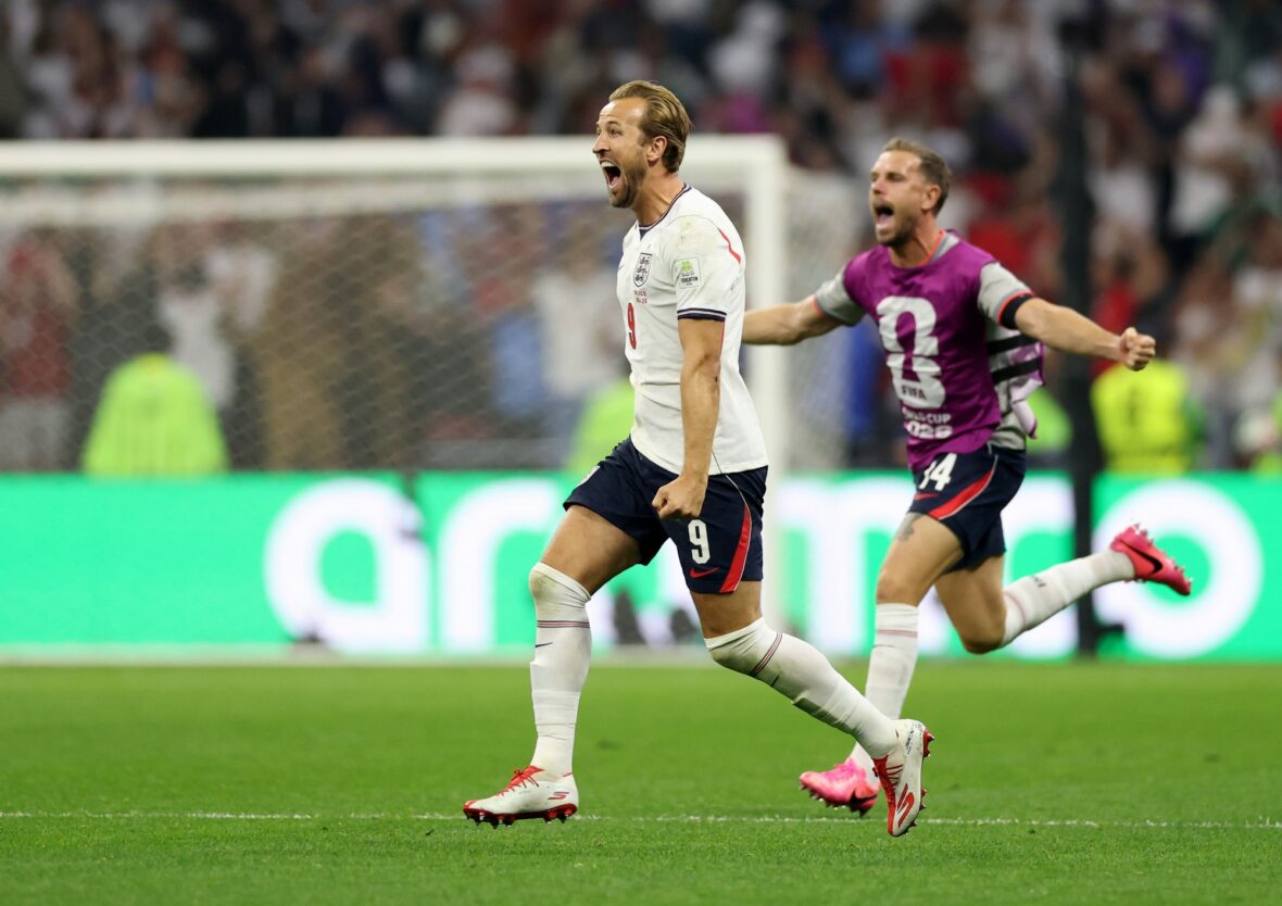 Harry Kane e Jordan Henderson comemoram a vitória da Inglaterra sobre o México na Copa do Mundo de 2026
