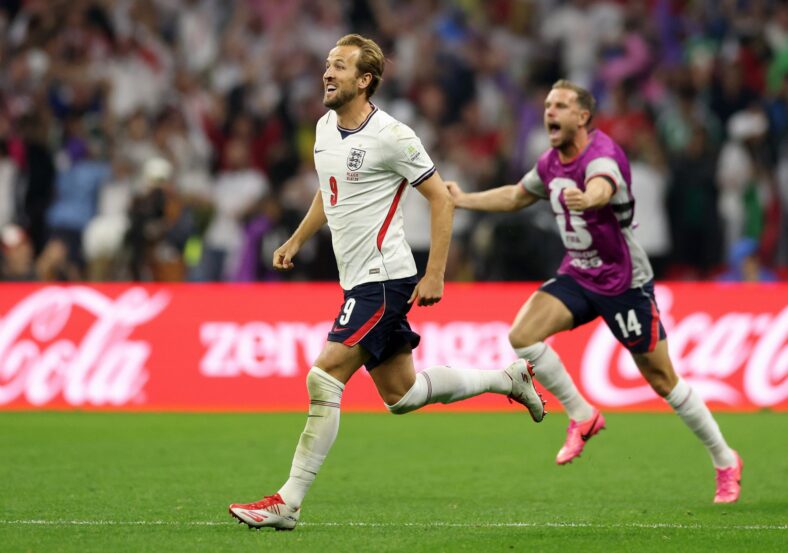 Harry Kane e Jordan Henderson comemoram a vitória da Inglaterra sobre o México na Copa do Mundo de 2026