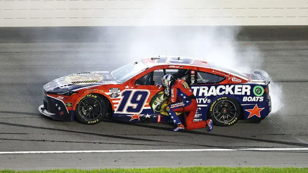 Chase Briscoe vence em Chicago no 4 de Julho e exalta patriotismo; briga nos boxes e mensagem de Bubba Wallace dividem opiniões
