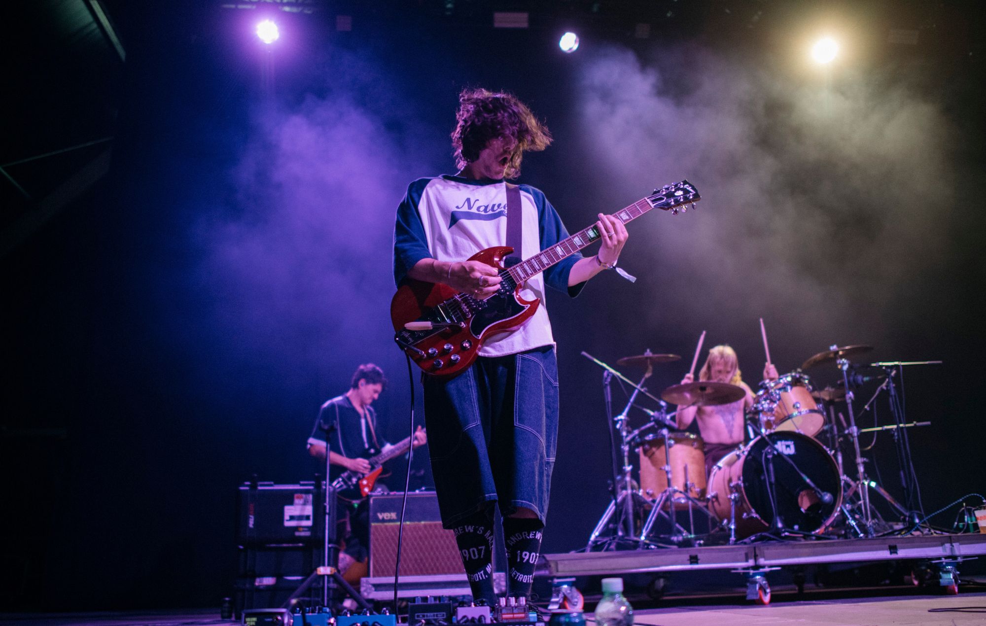 Villanelle negam rumores de turnê com Oasis e prometem 2027 como o ano da banda