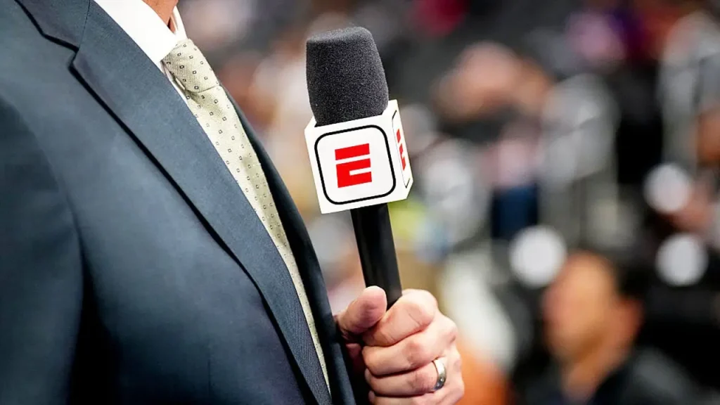 Analista da ESPN se afasta após amputação de braço e investigação do procurador-geral do Missouri