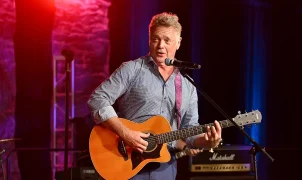 John Schneider defends American flag against claims it is divisive
