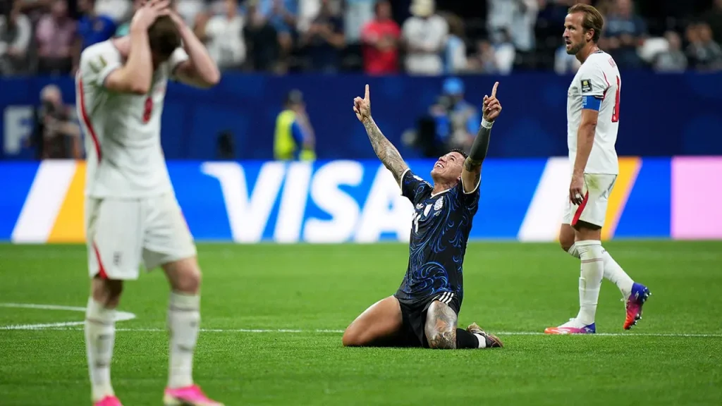 Argentina vira sobre Inglaterra nos acréscimos e vai à final da Copa do Mundo