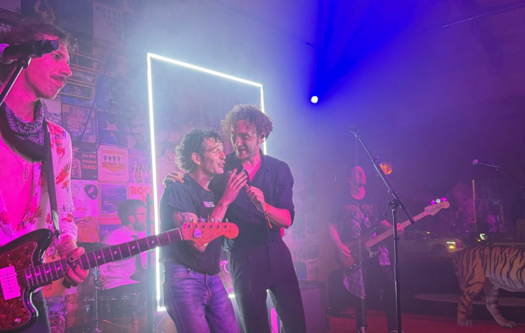 Banda cover do The 1975 foi convocada para despedida de solteiro de Matty Healy sob sigilo absoluto