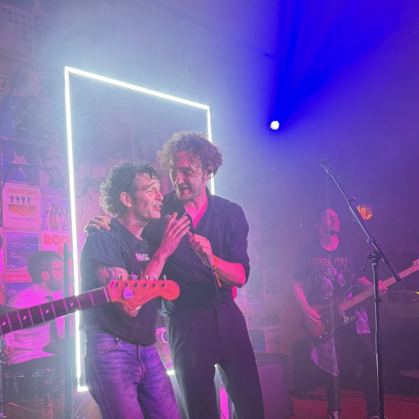 Banda cover do The 1975 foi convocada para despedida de solteiro de Matty Healy sob sigilo absoluto
