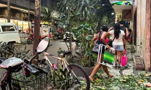 Ventania no Rio deixa duas mortes, um desaparecido e provoca apagão e caos nos transportes