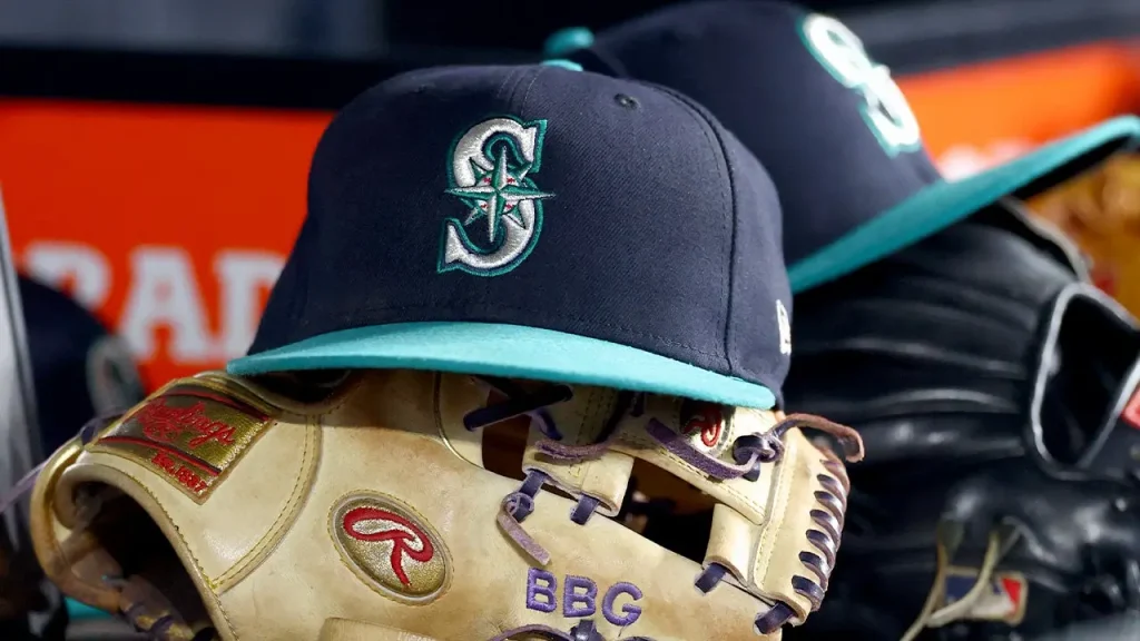 Guaxinim com deformidade vira fenômeno e ganha noite temática no Seattle Mariners