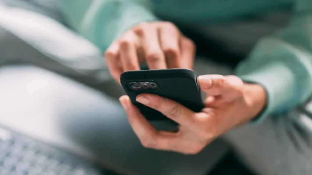 Golpe do Oi, mãe usa mensagem de celular quebrado para enganar pais; saiba como se proteger