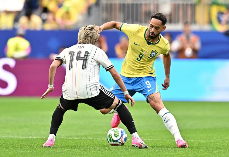 Soccer Football - FIFA World Cup 2026 - Round of 32 - Brazil v Japan - Houston Stadium, Houston, Texas, U.S. - June 29, 2026 Brazil's Matheus Cunha in action with Japan's Junya Ito IMAGN IMAGES via Reuters/Maria Lysaker