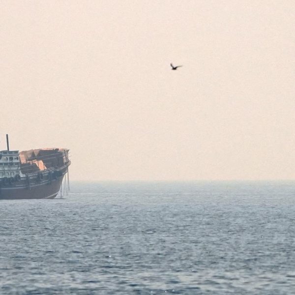 Golfo Pérsico adia reunião sobre Ormuz e houthis ampliam ataques contra a Arábia Saudita