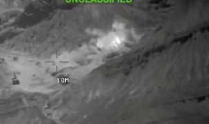 EUA atacam canteiro de usina nuclear iraniana enquanto Irã responde com ofensiva em três países