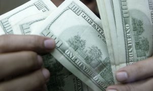 Dólar tem leve alta no fim de julho, mas cai 1,82% no mês; Ibovespa sobe 3,47%