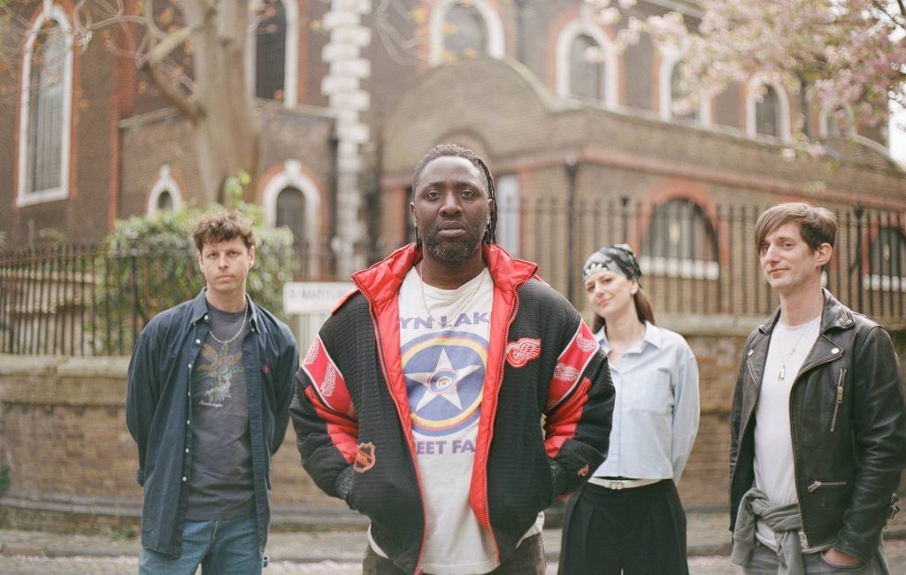 Bloc Party lança single sobre superação de término e anuncia turnê em lojas de discos do Reino Unido