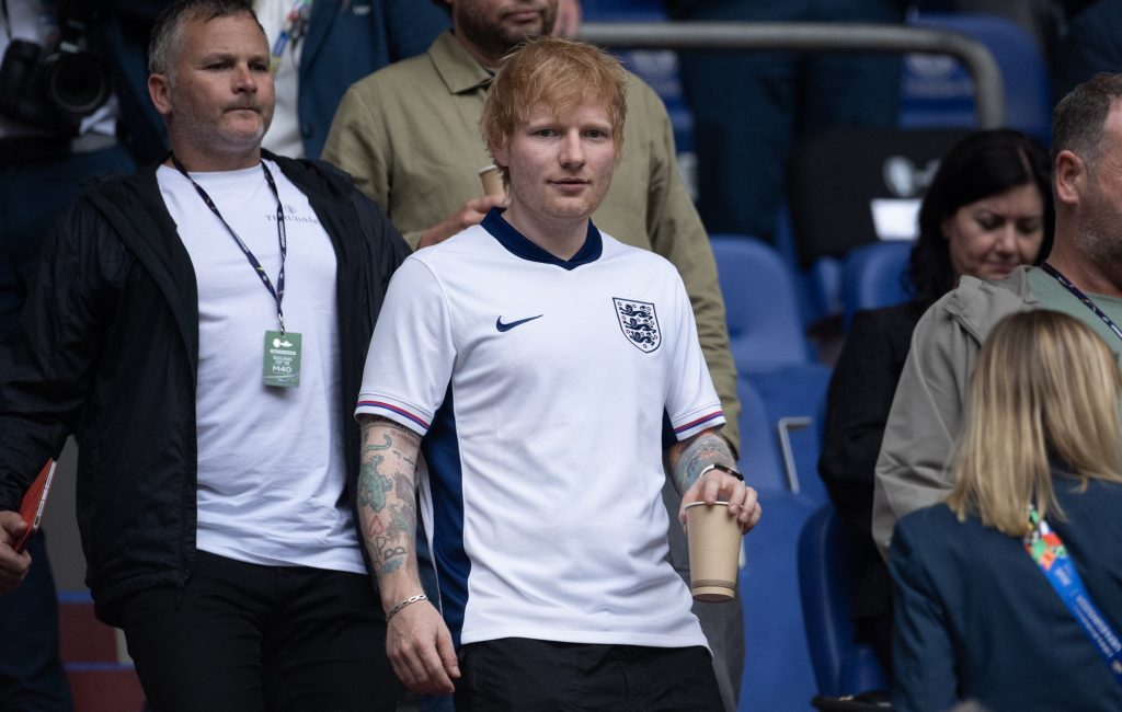 Torcida inglesa zomba de show de Ed Sheeran para seleção: Método de tortura de Tuchel