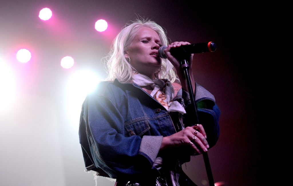 Lauren Bennett, cantora do hit ‘Party Rock Anthem’ do LMFAO, morre aos 37 anos