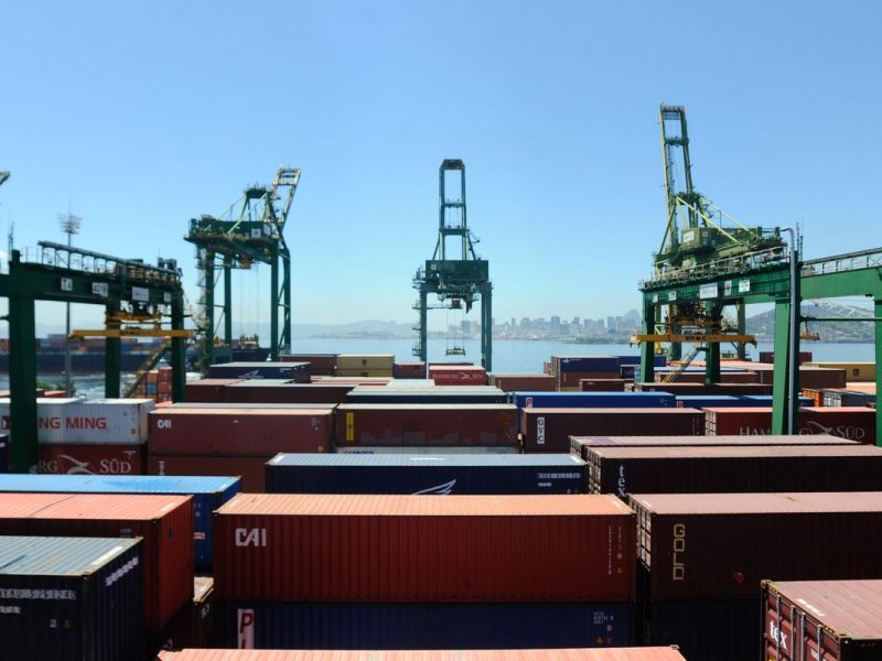 Governo eleva projeção de superávit comercial para US$ 90 bilhões em 2026