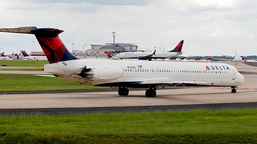 Alarmes de colisão disparam e dois aviões da Delta escapam por pouco de acidente em Atlanta; FAA investiga