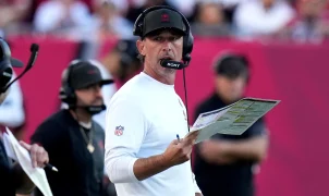 Kyle Shanahan admits causing car crash after looking for phone while driving