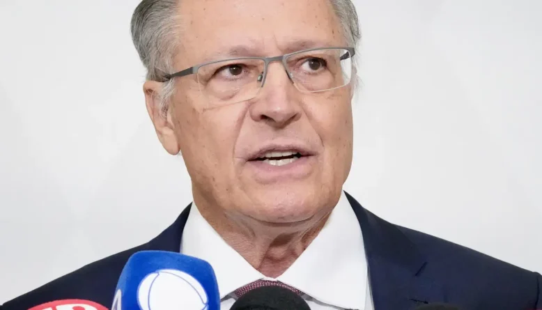 PSB oficializa chapa com Lula e confirma candidatura de Alckmin à reeleição como vice-presidente