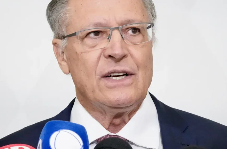 PSB oficializa chapa com Lula e confirma candidatura de Alckmin à reeleição como vice-presidente