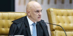 Moraes determina que PF ouça Flávio Bolsonaro em 10 dias por calúnia contra Lula