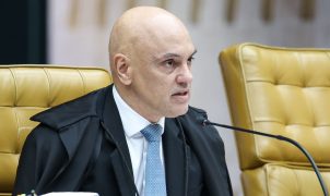 Moraes determina que PF ouça Flávio Bolsonaro em 10 dias por calúnia contra Lula