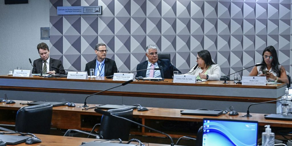Defensores públicos pedem restrições à publicidade de bets, equiparando-a à do cigarro