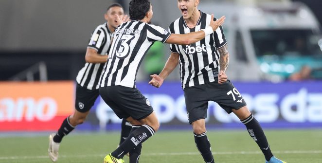 Com gol no último lance, Botafogo vence Santos na retomada do Brasileirão; base brilha com dois jovens