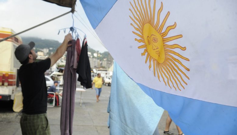 Quase metade dos jovens argentinos vive em situação de vulnerabilidade, aponta pesquisa da UBA