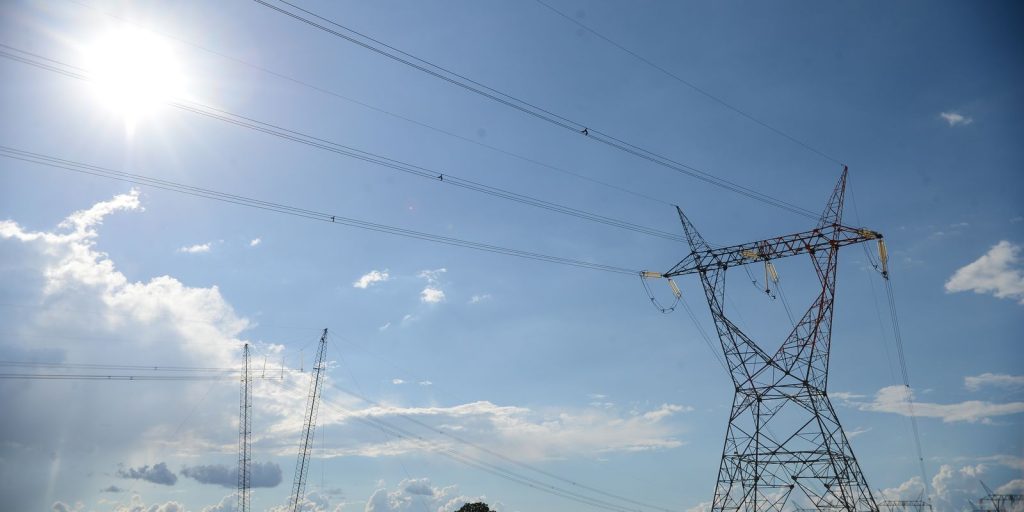 Aneel leiloa quatro lotes de transmissão de energia com investimentos de R$ 1,8 bilhão
