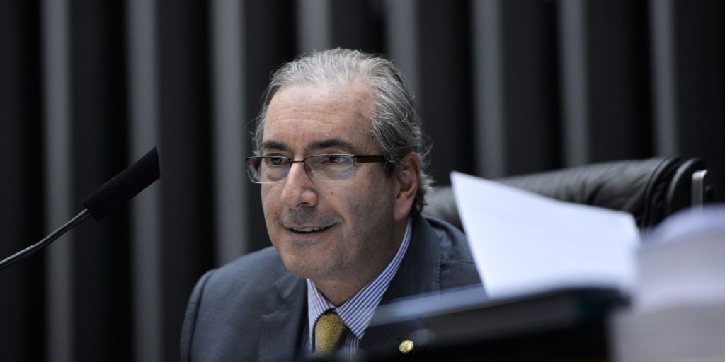 Flávio Dino determina bloqueio de R$ 6 milhões de Eduardo Cunha por suspeita de direcionar emendas sem mandato