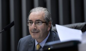 Flávio Dino determina bloqueio de R$ 6 milhões de Eduardo Cunha por suspeita de direcionar emendas sem mandato