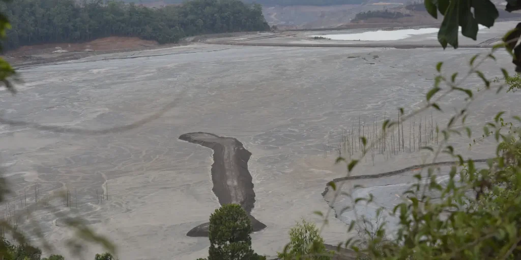 Relatório da ANA aponta 213 barragens em situação crítica no Brasil; mineração lidera riscos