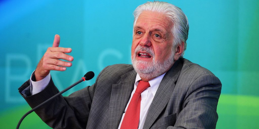 PF intima senador Jaques Wagner a depor em investigação sobre supostas fraudes no Banco Master