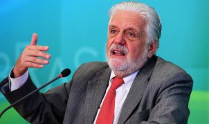 PF intima senador Jaques Wagner a depor em investigação sobre supostas fraudes no Banco Master