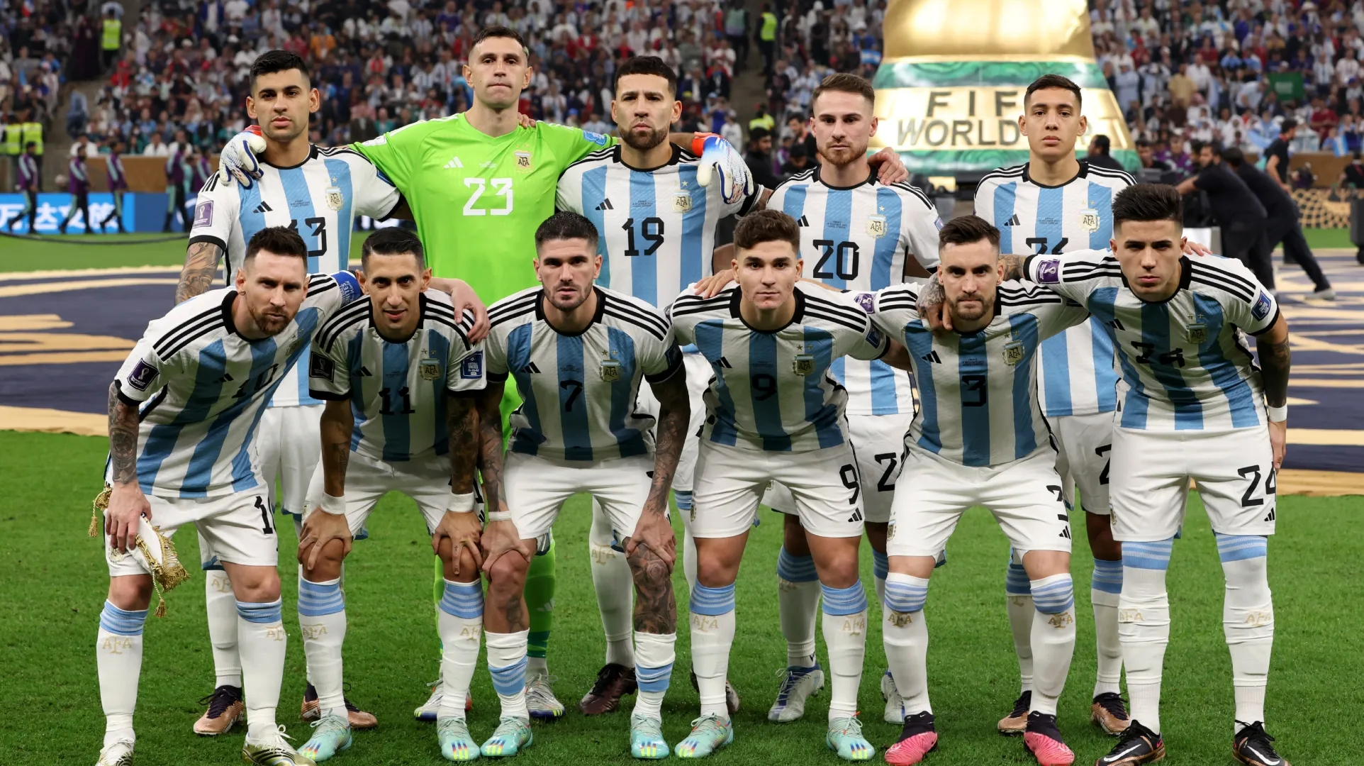Jogadores argentinos posam para uma foto antes da final da Copa do Mundo FIFA Qatar 2022.