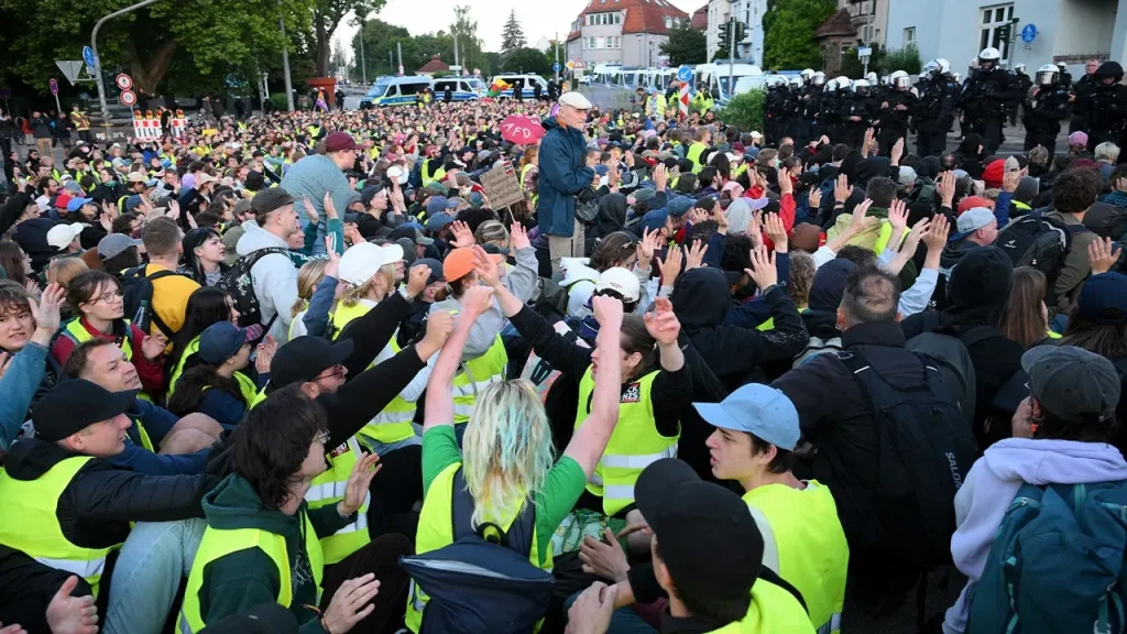 Protestos contra congresso do partido de ultradireita AfD reúnem 30 mil em Erfurt, na Alemanha