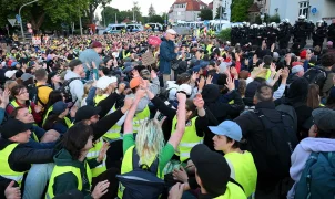 Tens of thousands protest AfD party conference in Erfurt, Germany