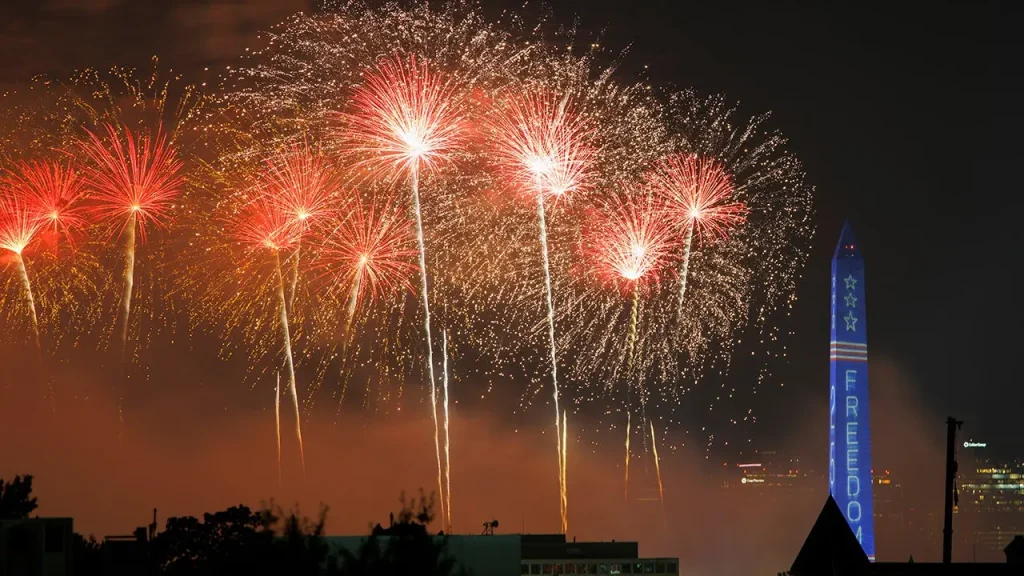 Com recorde de fogos e discurso de Trump, EUA celebram 250 anos de independência