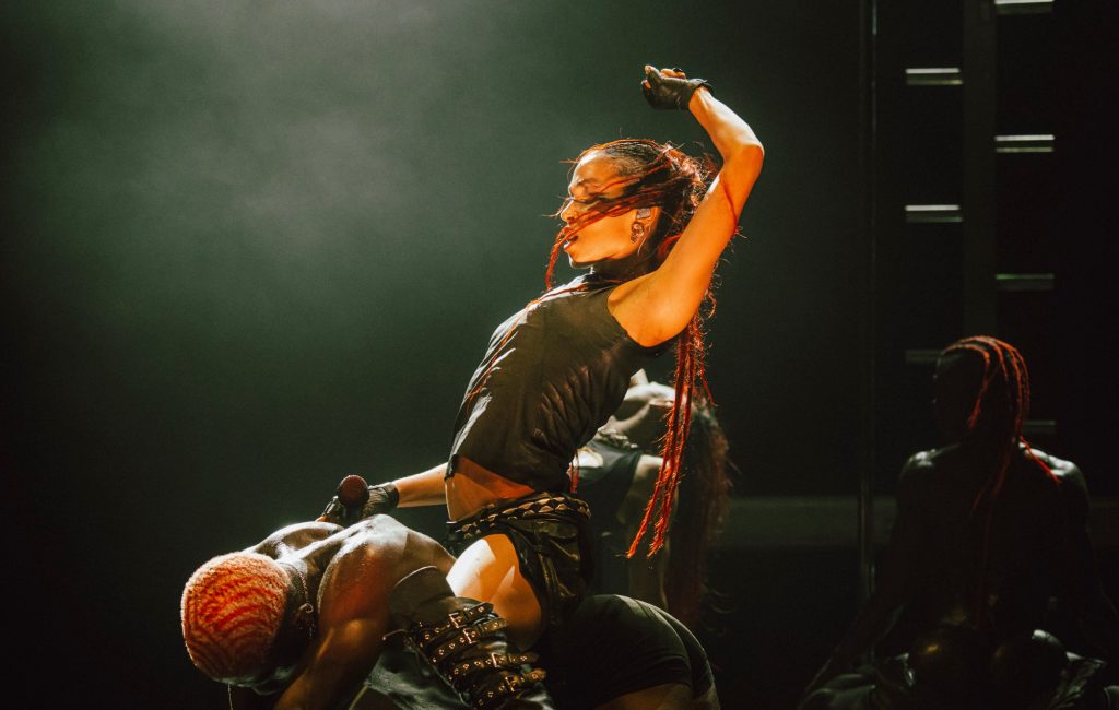 FKA Twigs e David Byrne transformam primeiro dia do Bilbao BBK Live 2026 em espetáculo de hedonismo e esperança