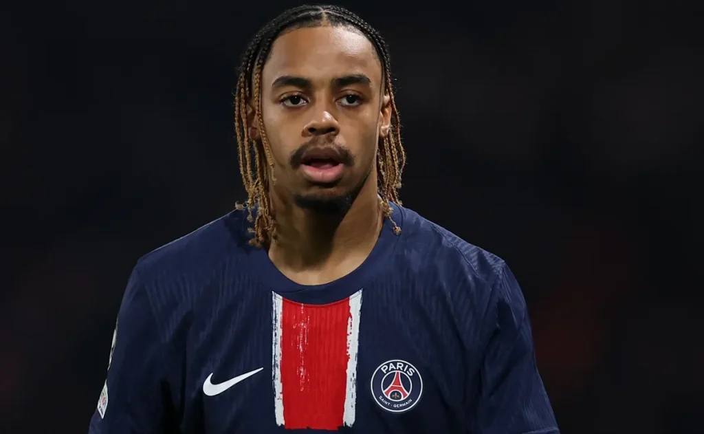 Liverpool acerta termos pessoais com Bradley Barcola e se prepara para negociar com PSG