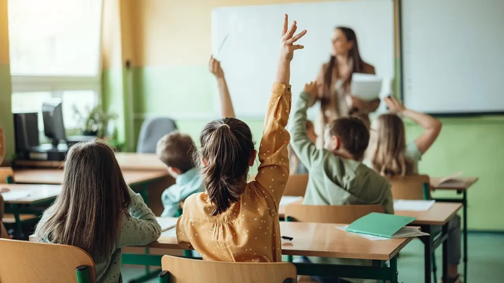 Trump determina investigação de escolas que esconderam transição de gênero de alunos dos pais