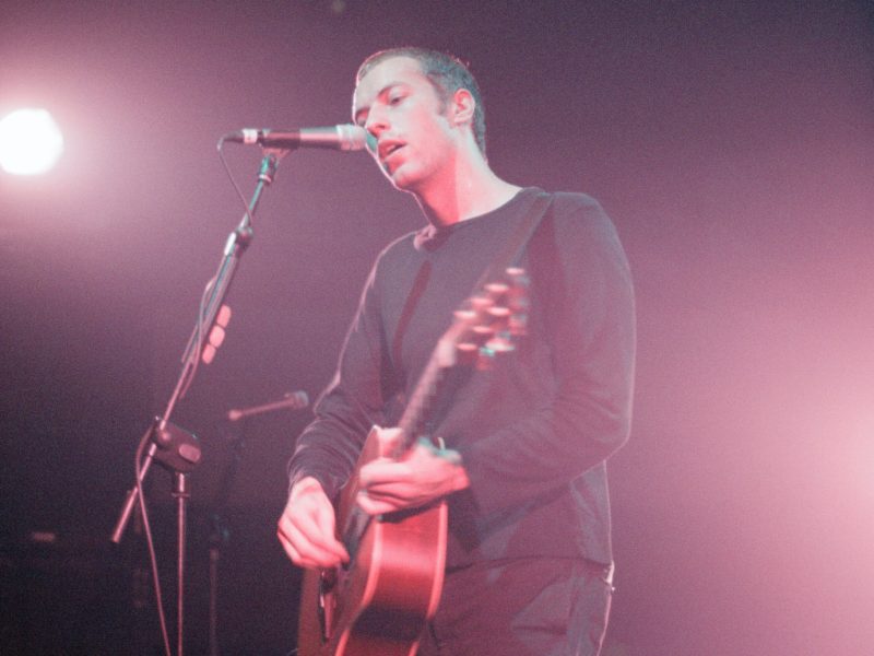 Gravações raras dos primeiros anos do Coldplay e demo inédita de Chris Martin para James Bond vão a leilão
