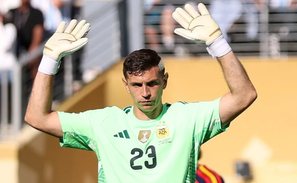 Emiliano Martínez coloca futuro na seleção argentina em dúvida após derrota na final da Copa de 2026