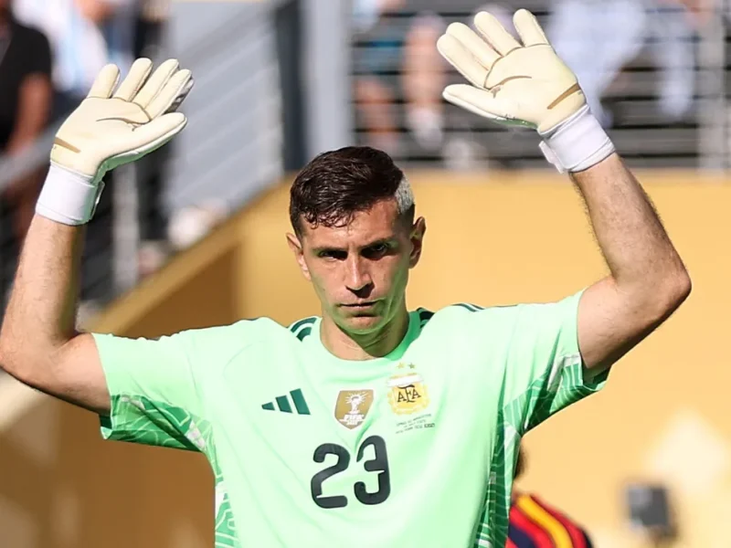Emiliano Martínez coloca futuro na seleção argentina em dúvida após derrota na final da Copa de 2026