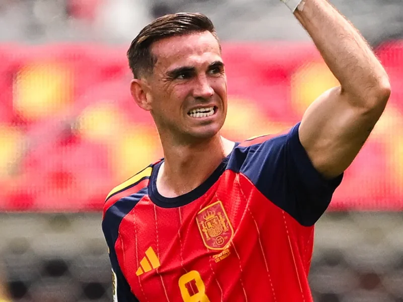 Fabián Ruiz atinge 50 jogos pela Espanha invicto e fecha temporada histórica com título mundial